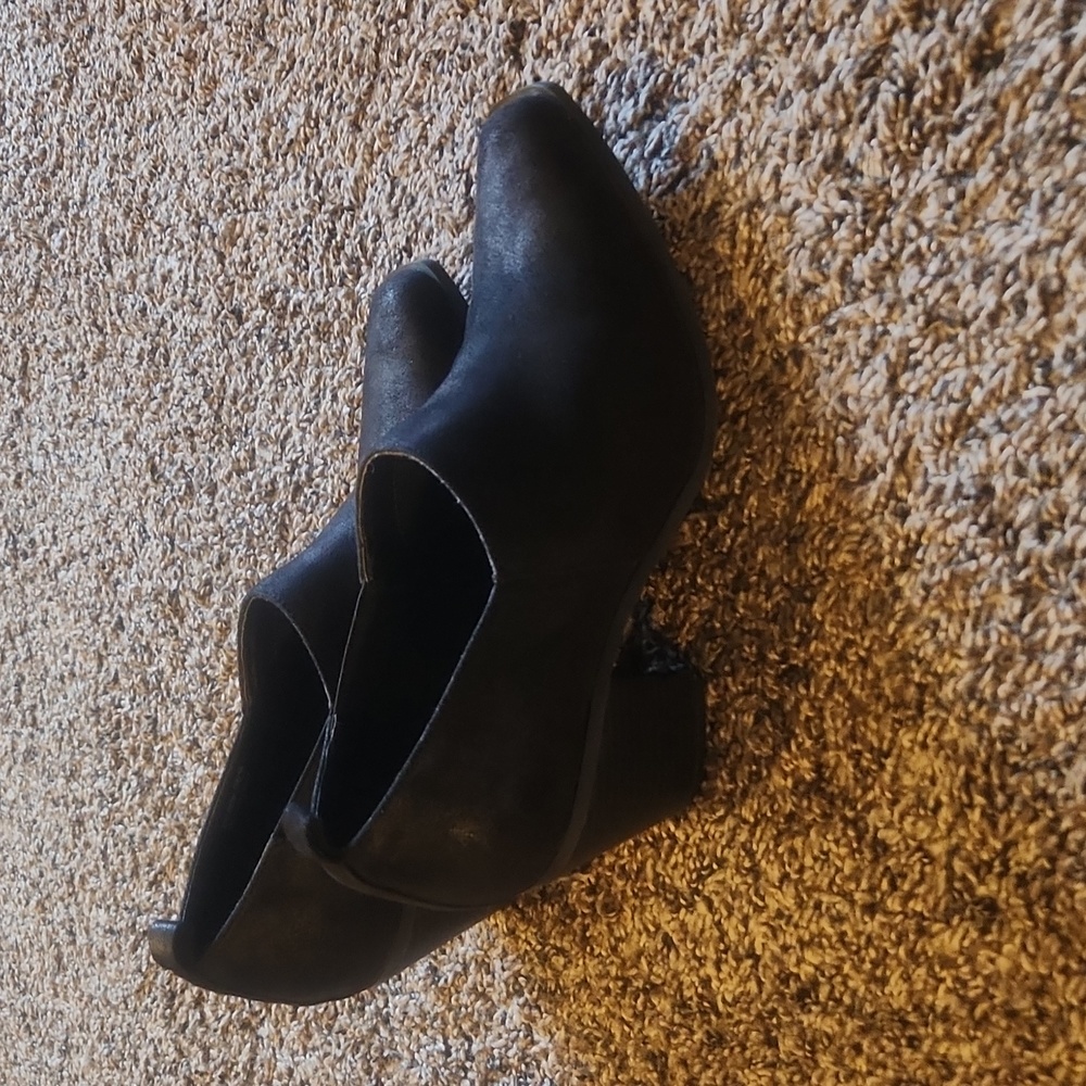 Chinese Laundry womens black size 11 boots slip on